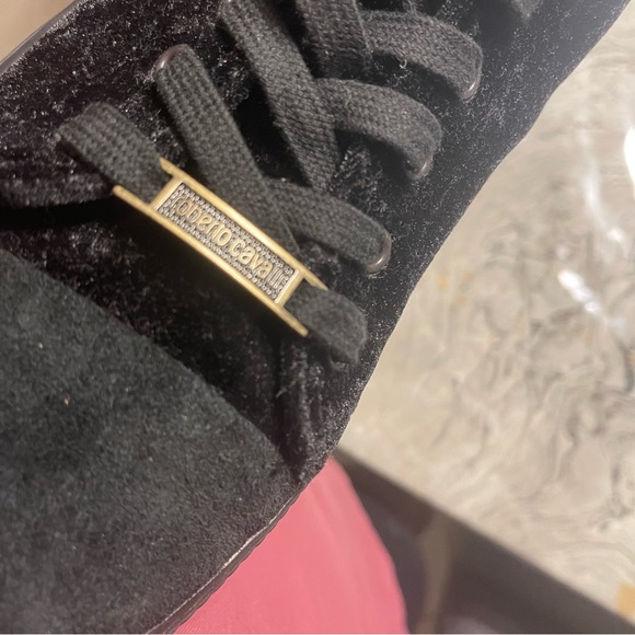 Roberto Cavalli Men Sneakers size 43 1/2
In excellent condition 
Authentic - Picture 7 of 12